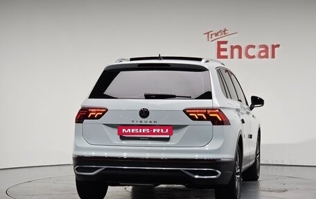 Volkswagen Tiguan II, 2022 год, 3 470 000 рублей, 3 фотография