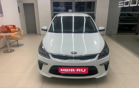 KIA Rio IV, 2018 год, 1 620 000 рублей, 2 фотография