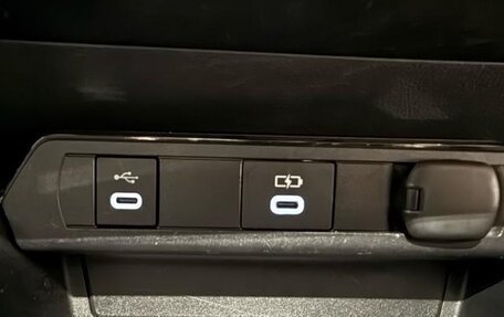 Toyota Prius IV XW50, 2022 год, 2 247 792 рублей, 21 фотография