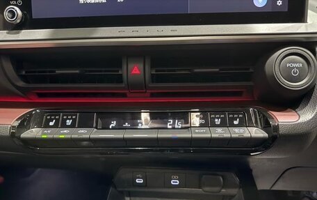 Toyota Prius IV XW50, 2022 год, 2 247 792 рублей, 20 фотография