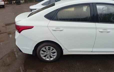 Hyundai Solaris II рестайлинг, 2017 год, 450 000 рублей, 2 фотография