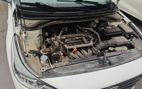 Hyundai Solaris II рестайлинг, 2017 год, 450 000 рублей, 8 фотография