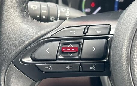 Toyota Yaris Cross, 2022 год, 1 739 000 рублей, 28 фотография