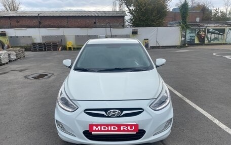 Hyundai Solaris II рестайлинг, 2013 год, 700 000 рублей, 10 фотография