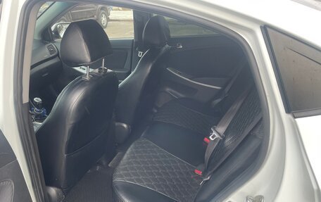 Hyundai Solaris II рестайлинг, 2013 год, 700 000 рублей, 17 фотография