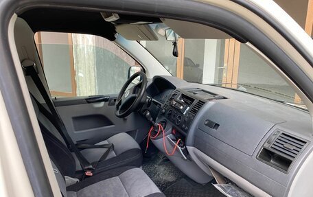 Volkswagen Transporter T5 рестайлинг, 2005 год, 1 000 000 рублей, 7 фотография