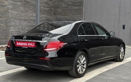 Mercedes-Benz E-Класс, 2019 год, 1 950 000 рублей, 3 фотография