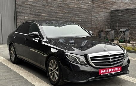 Mercedes-Benz E-Класс, 2019 год, 1 950 000 рублей, 2 фотография