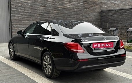 Mercedes-Benz E-Класс, 2019 год, 1 950 000 рублей, 4 фотография