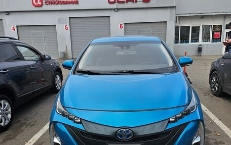 Toyota Prius IV XW50, 2019 год, 1 900 000 рублей, 1 фотография