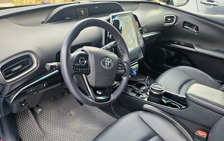 Toyota Prius IV XW50, 2019 год, 1 900 000 рублей, 8 фотография