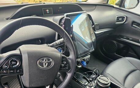 Toyota Prius IV XW50, 2019 год, 1 900 000 рублей, 7 фотография