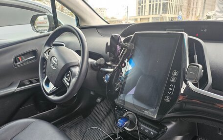 Toyota Prius IV XW50, 2019 год, 1 900 000 рублей, 10 фотография