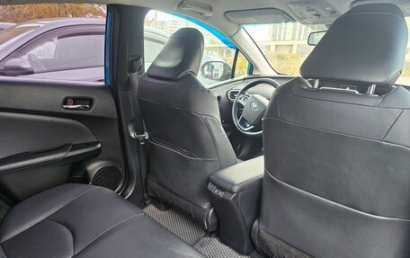 Toyota Prius IV XW50, 2019 год, 1 900 000 рублей, 12 фотография