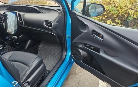 Toyota Prius IV XW50, 2019 год, 1 900 000 рублей, 9 фотография