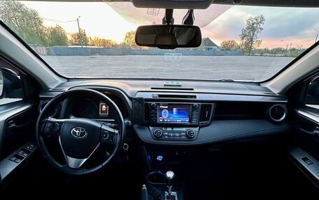 Toyota RAV4, 2016 год, 1 900 000 рублей, 10 фотография