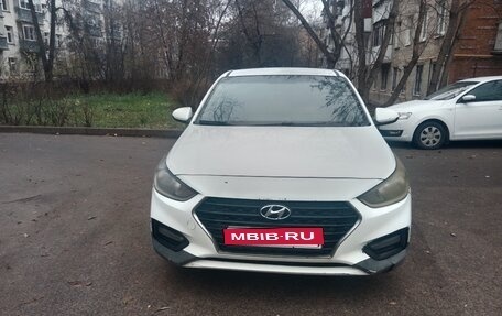 Hyundai Solaris II рестайлинг, 2017 год, 900 000 рублей, 1 фотография
