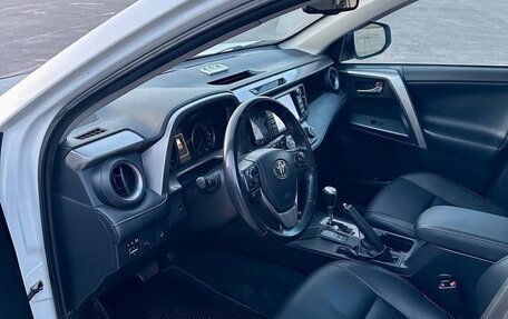 Toyota RAV4, 2016 год, 1 900 000 рублей, 13 фотография