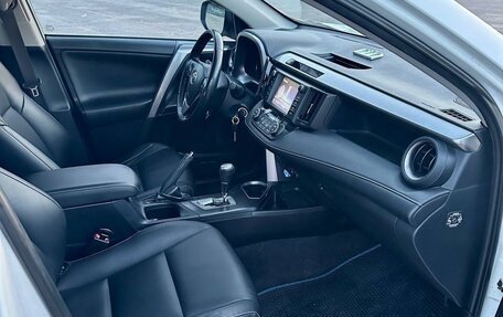 Toyota RAV4, 2016 год, 1 900 000 рублей, 16 фотография