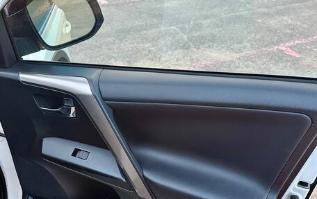 Toyota RAV4, 2016 год, 1 900 000 рублей, 15 фотография