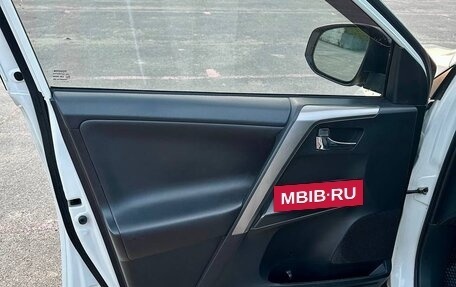 Toyota RAV4, 2016 год, 1 900 000 рублей, 12 фотография