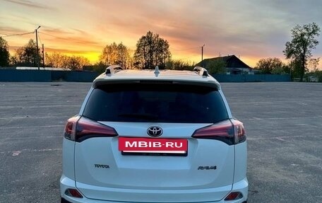 Toyota RAV4, 2016 год, 1 900 000 рублей, 14 фотография