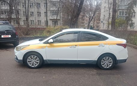 Hyundai Solaris II рестайлинг, 2017 год, 900 000 рублей, 4 фотография