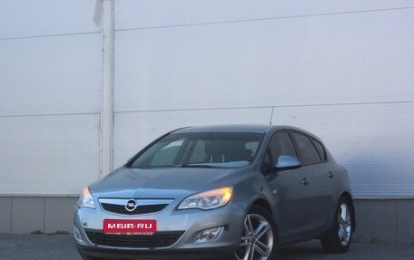 Opel Astra J, 2011 год, 585 000 рублей, 1 фотография