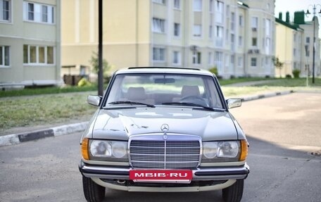 Mercedes-Benz W123, 1983 год, 1 500 000 рублей, 9 фотография