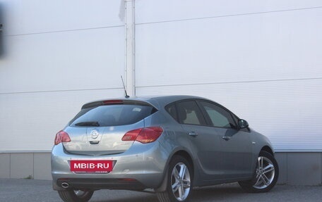 Opel Astra J, 2011 год, 585 000 рублей, 2 фотография