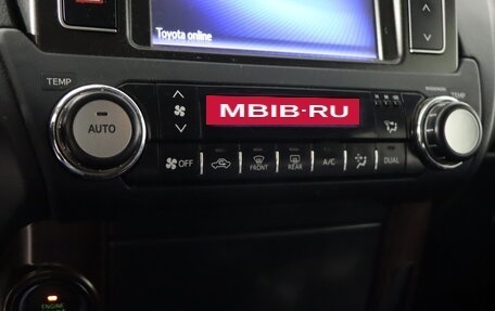 Toyota Land Cruiser Prado 150 рестайлинг 2, 2017 год, 3 849 990 рублей, 21 фотография