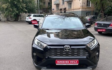 Toyota RAV4, 2021 год, 3 400 000 рублей, 1 фотография