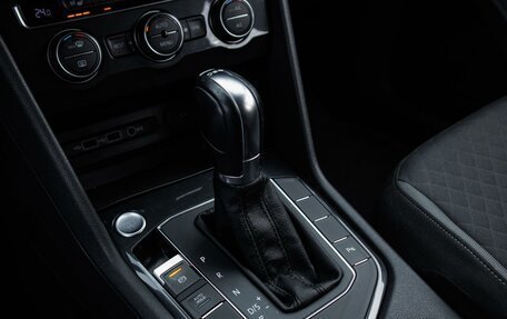 Volkswagen Tiguan II, 2019 год, 2 499 000 рублей, 16 фотография