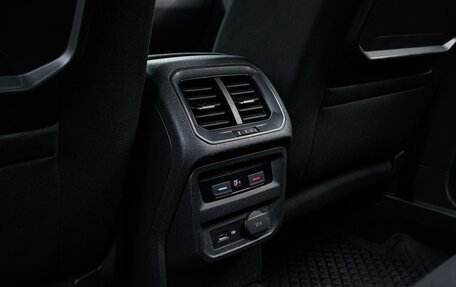 Volkswagen Tiguan II, 2019 год, 2 499 000 рублей, 21 фотография