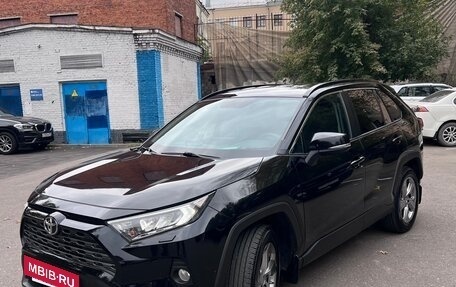 Toyota RAV4, 2021 год, 3 400 000 рублей, 2 фотография