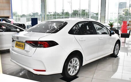 Toyota Corolla, 2025 год, 2 000 000 рублей, 5 фотография