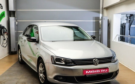 Volkswagen Jetta VI, 2013 год, 1 049 000 рублей, 3 фотография