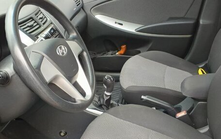 Hyundai Solaris II рестайлинг, 2011 год, 610 000 рублей, 6 фотография