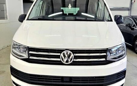 Volkswagen Multivan T6 рестайлинг, 2019 год, 3 010 000 рублей, 3 фотография