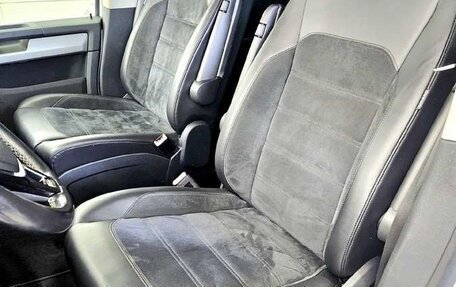 Volkswagen Multivan T6 рестайлинг, 2019 год, 3 010 000 рублей, 15 фотография