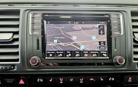 Volkswagen Multivan T6 рестайлинг, 2019 год, 3 010 000 рублей, 12 фотография