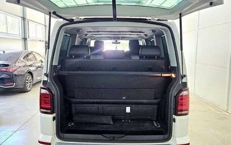 Volkswagen Multivan T6 рестайлинг, 2019 год, 3 010 000 рублей, 28 фотография