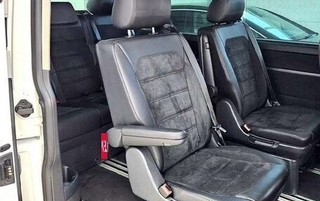 Volkswagen Multivan T6 рестайлинг, 2019 год, 3 010 000 рублей, 18 фотография