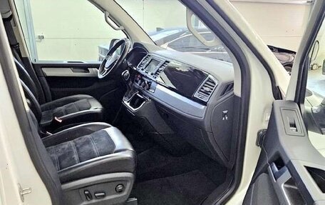 Volkswagen Multivan T6 рестайлинг, 2019 год, 3 010 000 рублей, 16 фотография