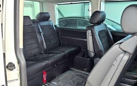 Volkswagen Multivan T6 рестайлинг, 2019 год, 3 010 000 рублей, 21 фотография