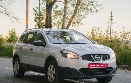 Nissan Qashqai+2 I, 2011 год, 990 000 рублей, 2 фотография