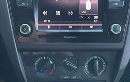 Skoda Rapid I, 2017 год, 880 000 рублей, 3 фотография