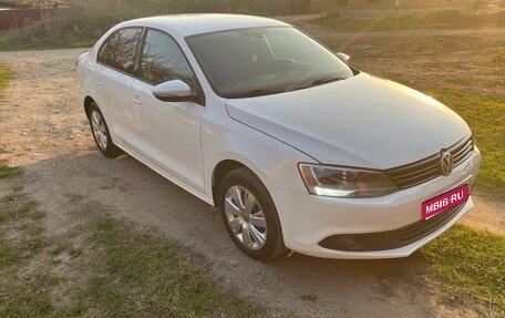 Volkswagen Jetta VI, 2013 год, 830 000 рублей, 1 фотография