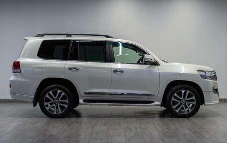 Toyota Land Cruiser 200, 2018 год, 7 290 000 рублей, 5 фотография