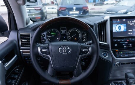 Toyota Land Cruiser 200, 2018 год, 7 290 000 рублей, 14 фотография